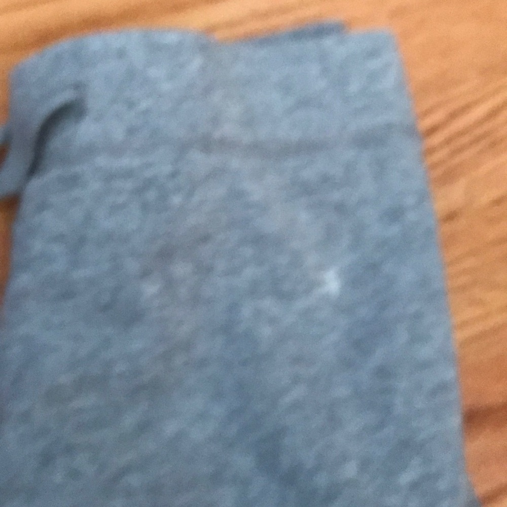 Gray shorts - Picture 3 of 3